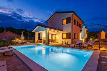 3-Bedroom Villa in Dobrinj for up to 6