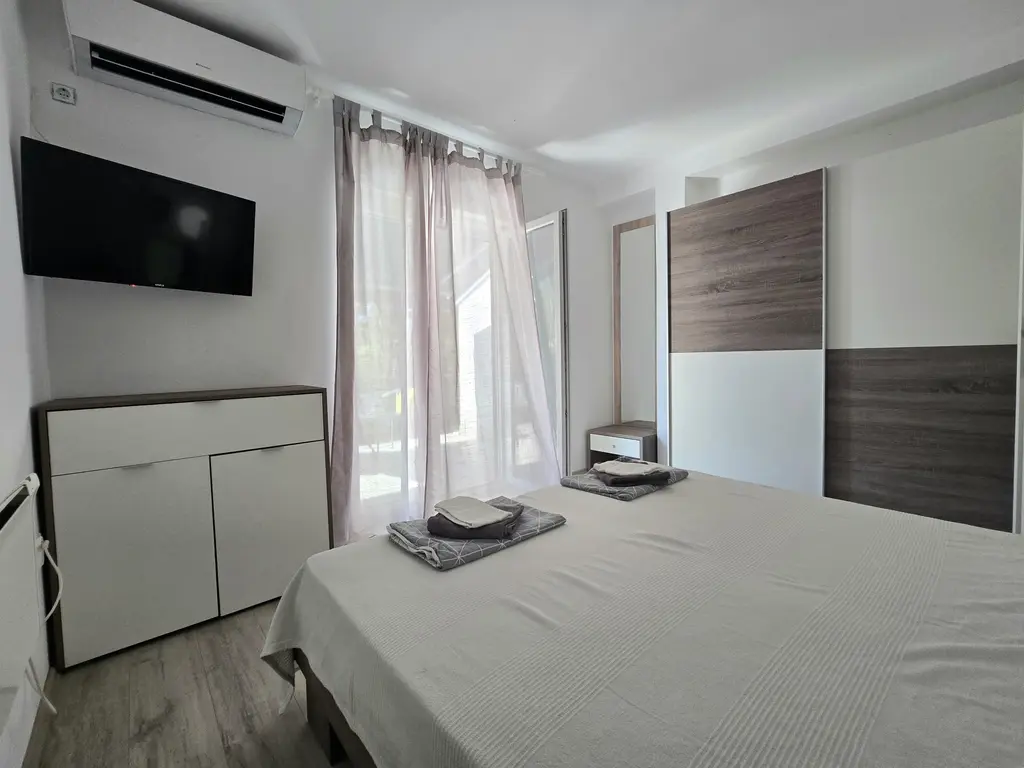 Apartment in Njivice with Balcony for 2