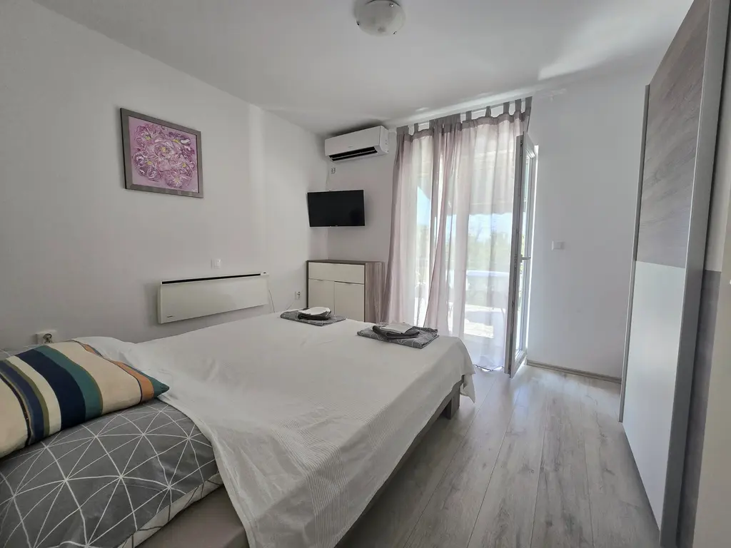 Apartment in Njivice with Balcony for 2