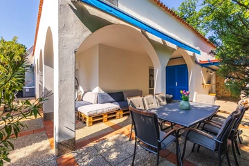 3-Bedroom Seafront Holiday House in Kraljevica