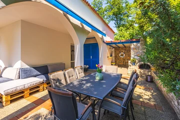 3-Bedroom Seafront Holiday House in Kraljevica