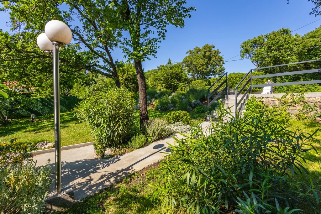 3-Bedroom Seafront Holiday House in Kraljevica