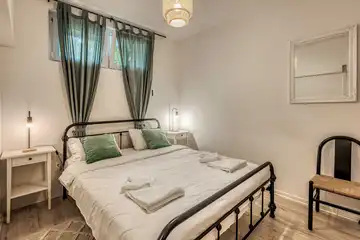 3-Bedroom Seafront Holiday House in Kraljevica