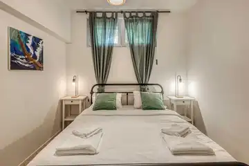 3-Bedroom Seafront Holiday House in Kraljevica