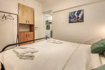 3-Bedroom Seafront Holiday House in Kraljevica