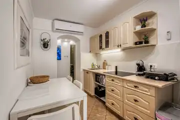 3-Bedroom Seafront Holiday House in Kraljevica