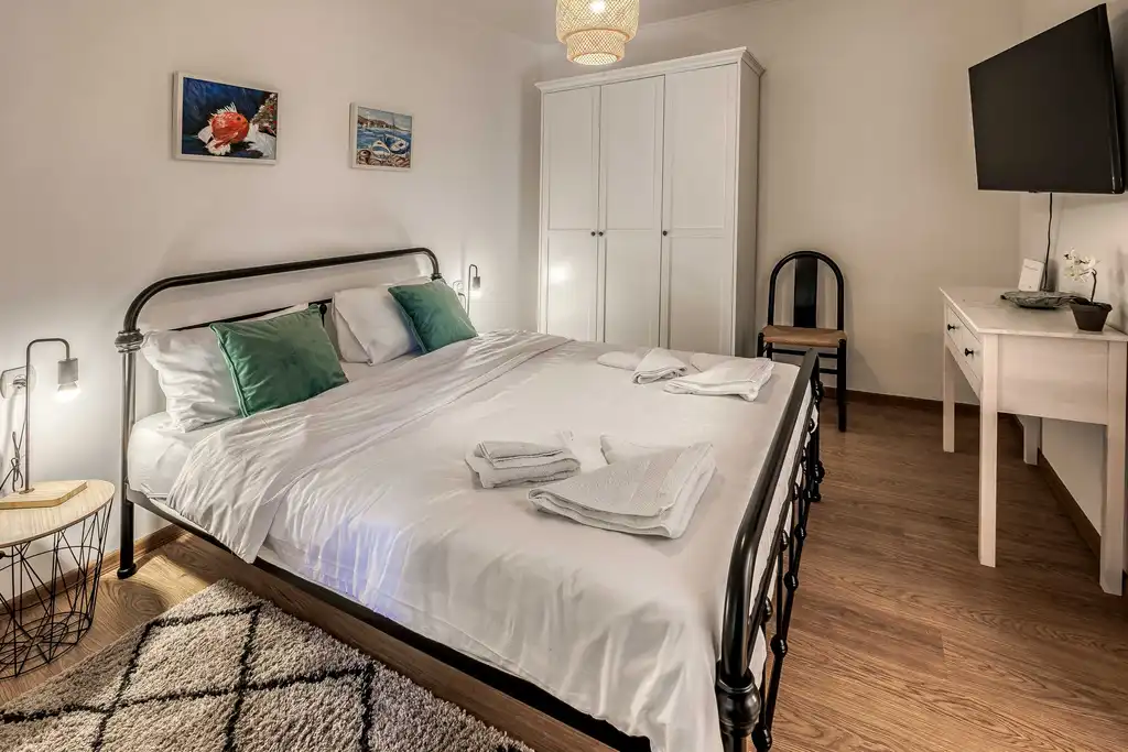 3-Bedroom Seafront Holiday House in Kraljevica
