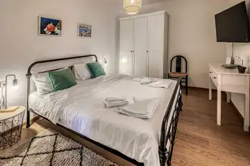 3-Bedroom Seafront Holiday House in Kraljevica