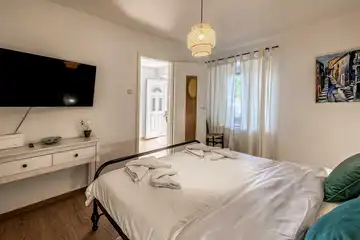 3-Bedroom Seafront Holiday House in Kraljevica