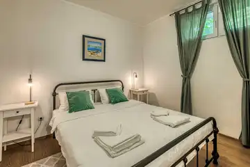 3-Bedroom Seafront Holiday House in Kraljevica