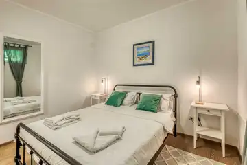 3-Bedroom Seafront Holiday House in Kraljevica