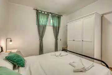 3-Bedroom Seafront Holiday House in Kraljevica