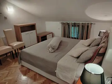 Malinska 1-Bedroom Apartment for Two with Sea View