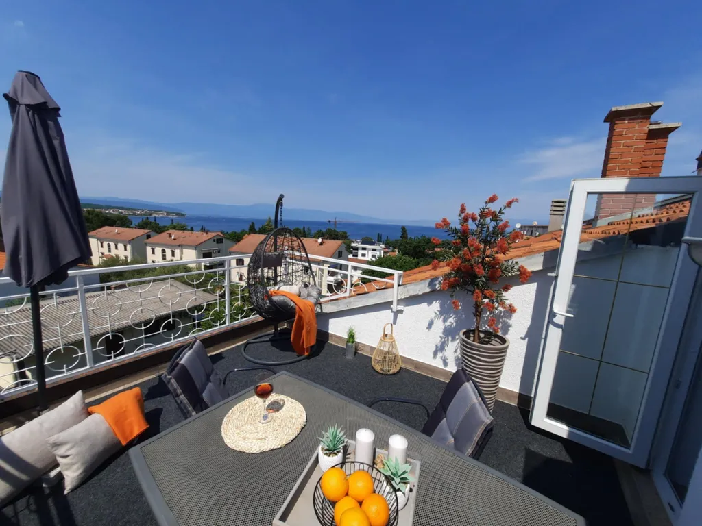 Malinska 1-Bedroom Apartment for Two with Sea View