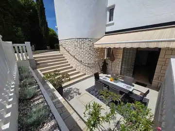 Apartment with Terrace for 4 Guests in Malinska