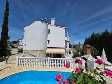 Apartment with Terrace for 4 Guests in Malinska