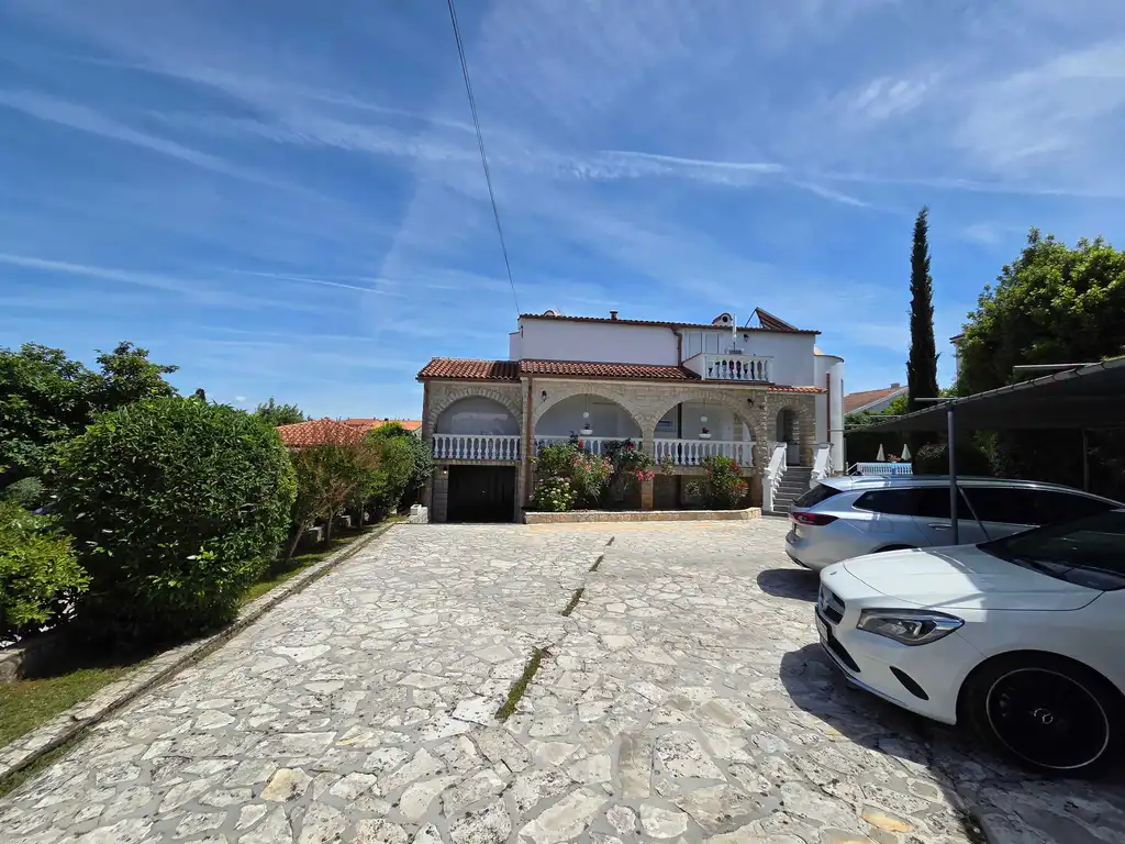Apartment with Terrace for 4 Guests in Malinska