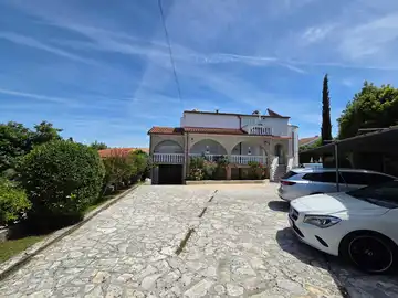 Apartment with Terrace for 4 Guests in Malinska