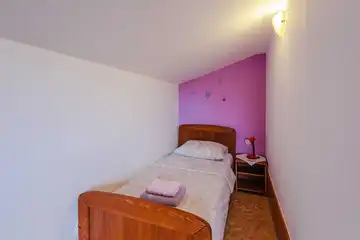 Sea-View Apartment in Čižići for 6 Guests