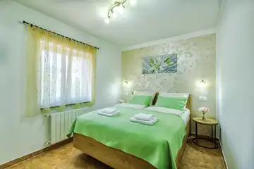 Sea-View Apartment in Čižići for 6 Guests