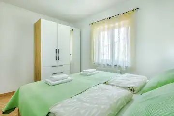 Sea-View Apartment in Čižići for 6 Guests