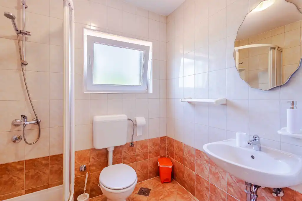 Sea-View Apartment in Čižići for 6 Guests