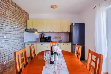 Sea-View Apartment in Čižići for 6 Guests