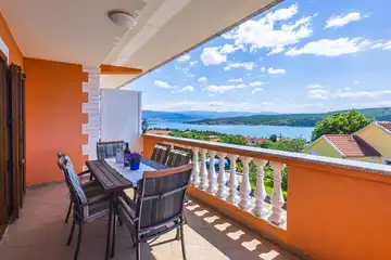 Sea-View Apartment in Čižići for 6 Guests