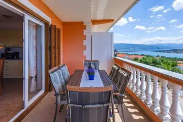Sea-View Apartment in Čižići for 6 Guests