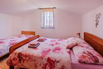 Sea-View Apartment in Čižići for 6 Guests