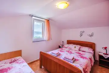 Sea-View Apartment in Čižići for 6 Guests