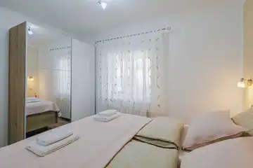 Apartment in Čižići for 4 Guests with Sea View