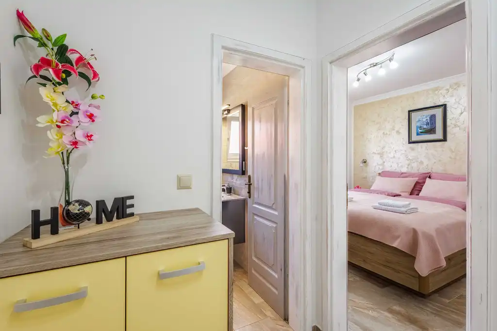 Apartment in Čižići for 4 Guests with Sea View