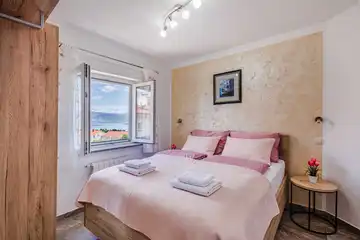 Apartment in Čižići for 4 Guests with Sea View