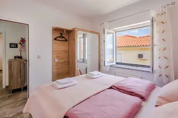 Apartment in Čižići for 4 Guests with Sea View
