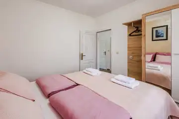 Apartment in Čižići for 4 Guests with Sea View