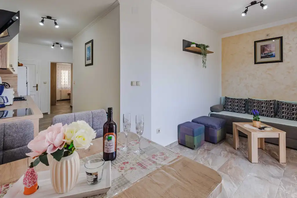 Apartment in Čižići for 4 Guests with Sea View