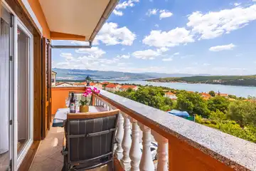 Apartment in Čižići for 4 Guests with Sea View