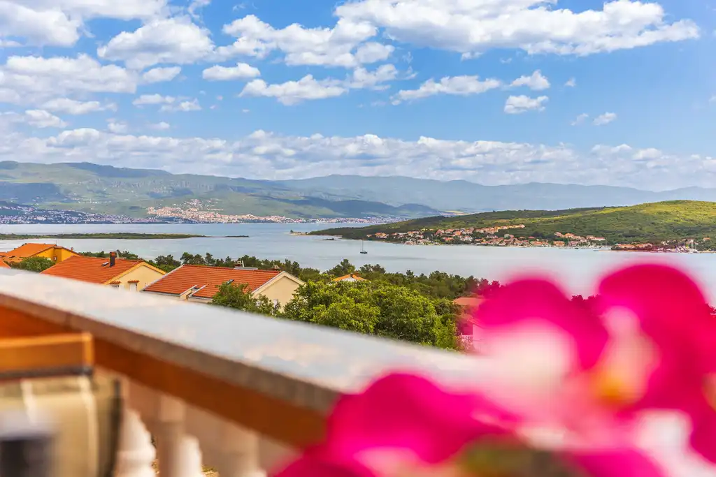 Apartment in Čižići for 4 Guests with Sea View