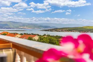 Apartment in Čižići for 4 Guests with Sea View