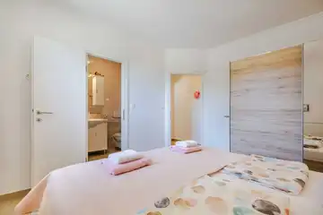 Ground-Floor Apartment in Čižići for Up to 6