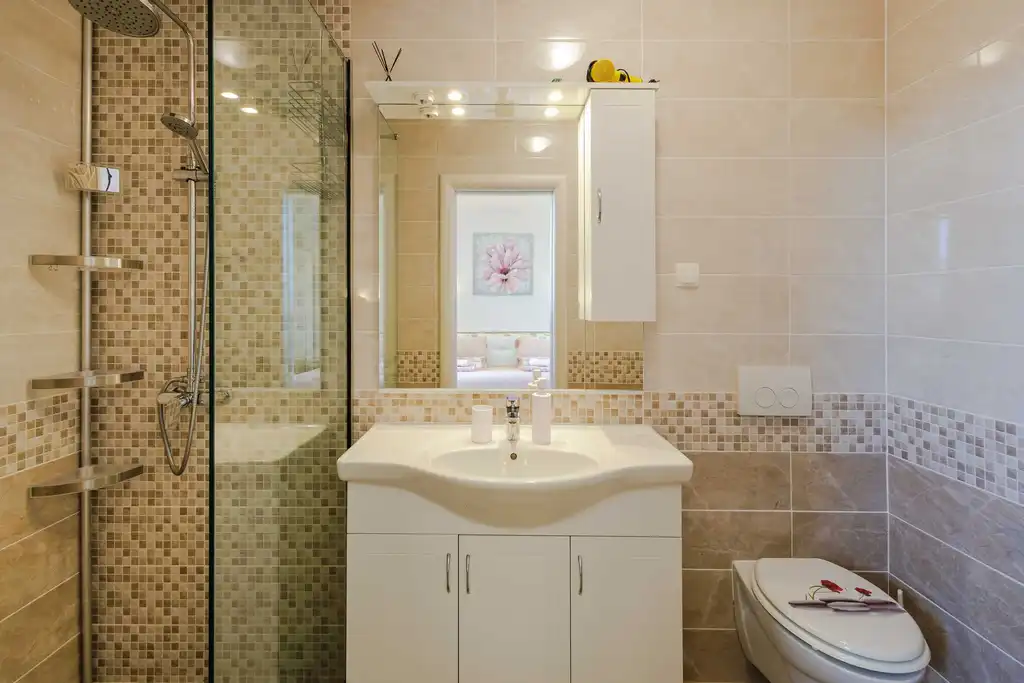Ground-Floor Apartment in Čižići for Up to 6