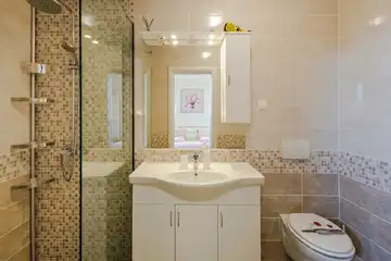 Ground-Floor Apartment in Čižići for Up to 6