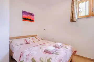 Ground-Floor Apartment in Čižići for Up to 6