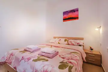 Ground-Floor Apartment in Čižići for Up to 6