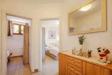 Ground-Floor Apartment in Čižići for Up to 6