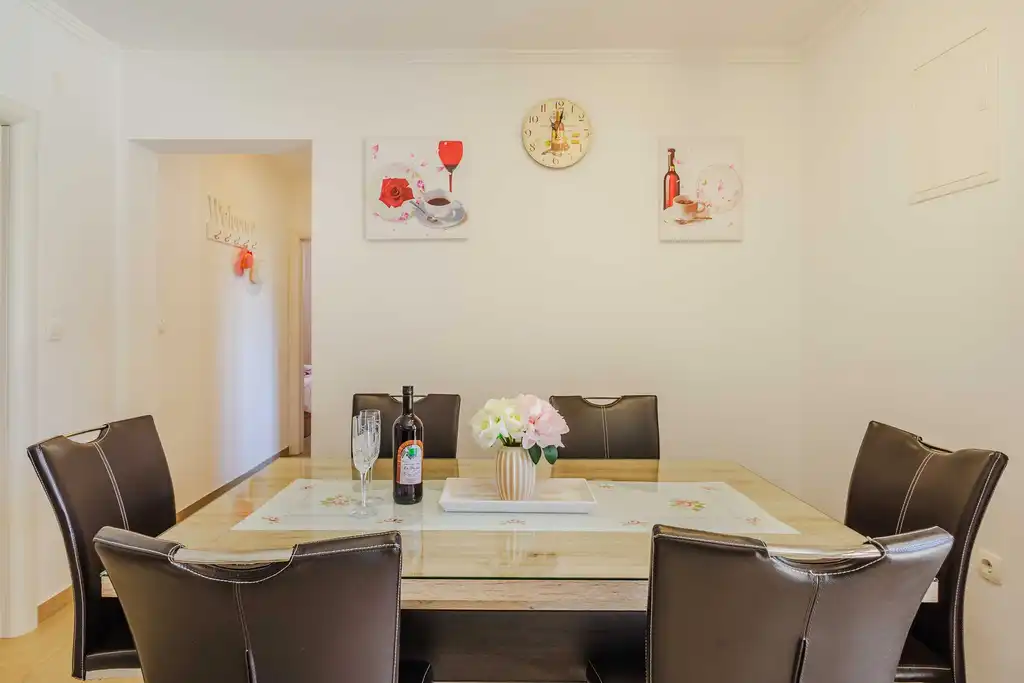 Ground-Floor Apartment in Čižići for Up to 6