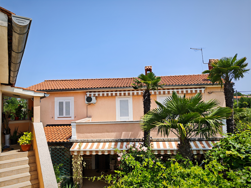 Holiday House in Gabonjin for Up to 6 Guests