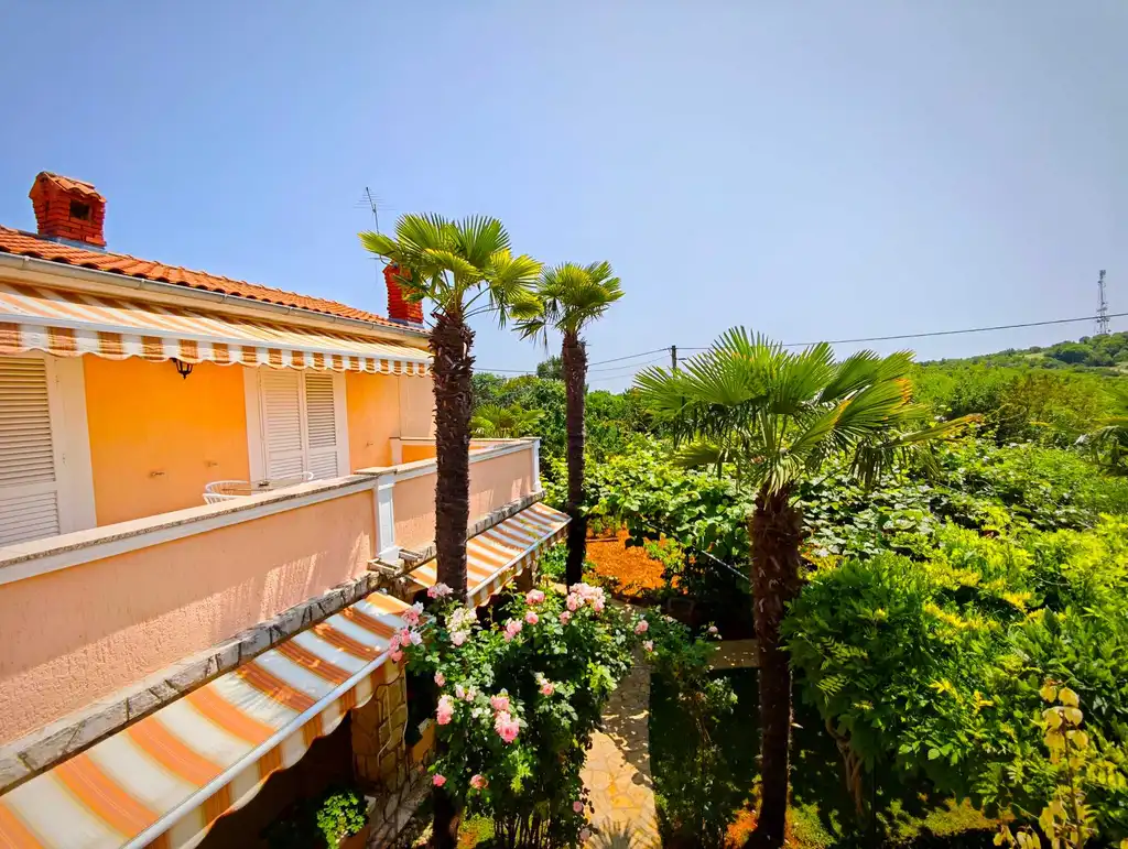 Holiday House in Gabonjin for Up to 6 Guests