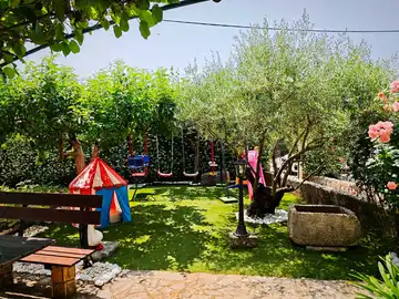 Holiday House in Gabonjin for Up to 6 Guests